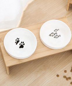 Raised dog bowls detail